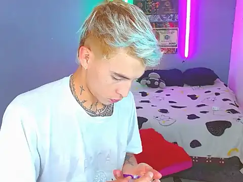 Latin boysxxxx online show from 10/27/25, 02:56