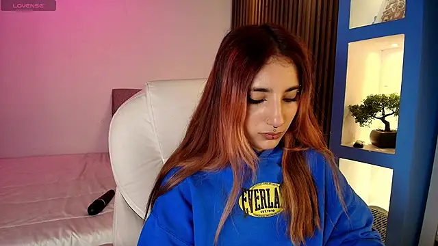 Snapshot of CassidyEvans chatting on 12/17/25, 11:37 CassidyEvans online show from 12/17/25, 11:37