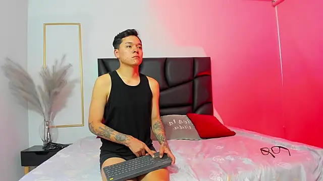 AnnieAndLeandro online show from 11/06/25, 07:51