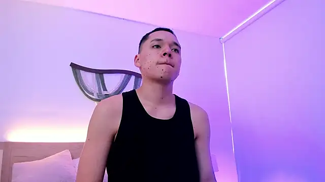 AnnieAndLeandro online show from 12/18/25, 08:23