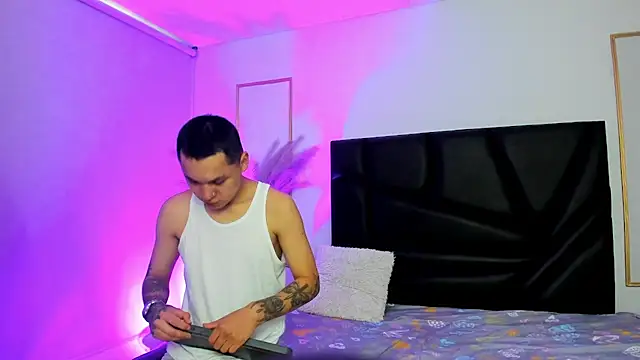 AnnieAndLeandro online show from 12/05/25, 08:28