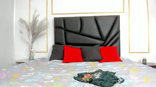 AnnieAndLeandro online show from 12/22/25, 07:14