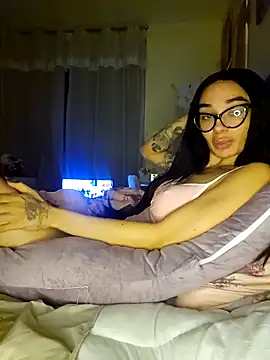 LucyMiax online show from 10/21/25, 09:58