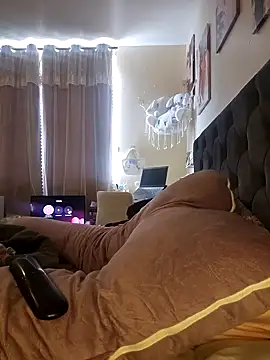 LucyMiax online show from 10/21/25, 09:19