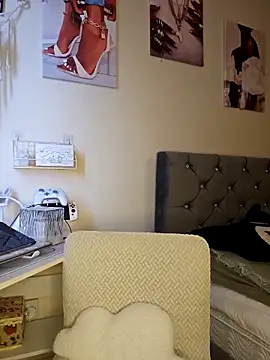 LucyMiax online show from 11/29/25, 10:37