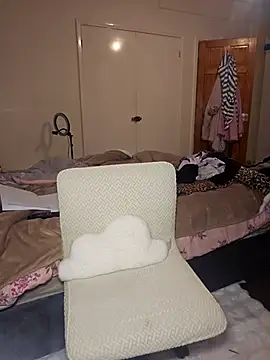 LucyMiax online show from 12/14/25, 08:09