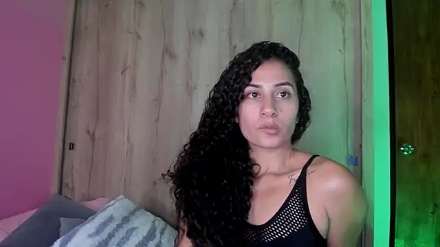 fernanda317 online show from 04/15/26, 10:43