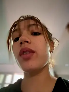 Snapshot of Arianaa_Toro chatting on 10/15/25, 12:13 Arianaa Toro online show from 10/15/25, 12:13