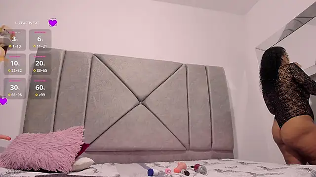 Snapshot of Miaa_Star1 chatting on 11/15/25, 01:04 Miaa Star1 online show from 11/15/25, 01:04