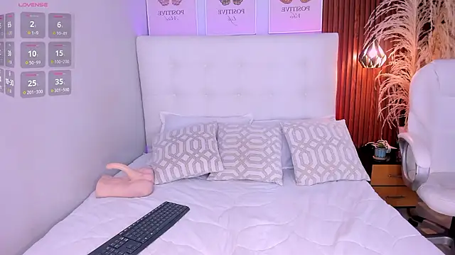 Snapshot of susie_thomsonn chatting on 02/18/26, 03:26 susie thomsonn online show from 02/18/26, 03:26