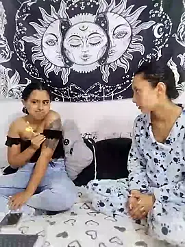 Snapshot of abby_n_emily chatting on 04/16/26, 01:45 abby n emily online show from 04/16/26, 01:45