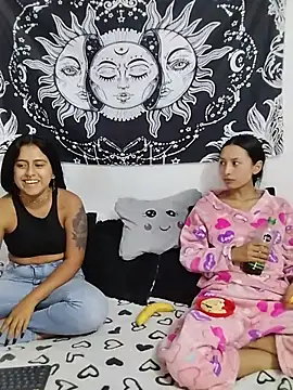 Snapshot of abby_n_emily chatting on 05/25/26, 03:22 abby n emily online show from 05/25/26, 03:22