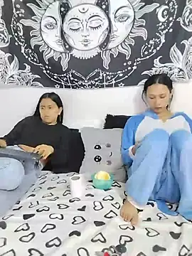 Snapshot of abby_n_emily chatting on 05/21/26, 02:25 abby n emily online show from 05/21/26, 02:25