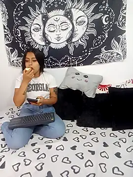 abby n emily online show from 10/30/25, 12:36