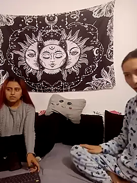 Snapshot of abby_n_emily chatting on 03/03/26, 01:18 abby n emily online show from 03/03/26, 01:18