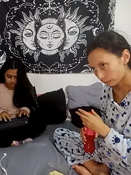 Snapshot of abby_n_emily chatting on 03/12/26, 01:59 abby n emily online show from 03/12/26, 01:59