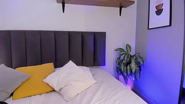 AilanaCortes online show from 10/22/25, 12:04