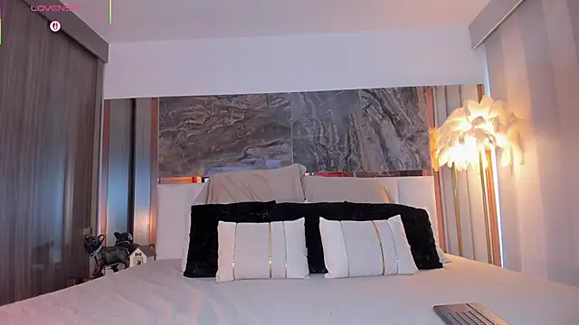 Rashel Frost  online show from 11/29/25, 08:09