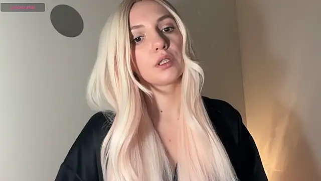 Snapshot of cute_cake chatting on 01/08/26, 03:18 cute cake online show from 01/08/26, 03:18