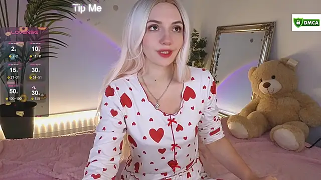 cute cake online show from 11/26/25, 07:52