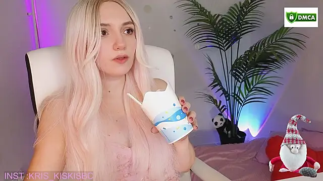 Snapshot of cute_cake chatting on 01/13/26, 04:44 cute cake online show from 01/13/26, 04:44