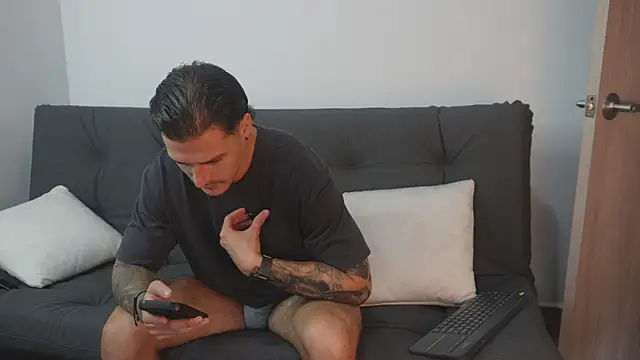 Dominick walker online show from 10/22/25, 06:51