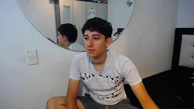 Snapshot of Dravith_Valery chatting on 11/26/25, 05:18 Dravith Valery online show from 11/26/25, 05:18