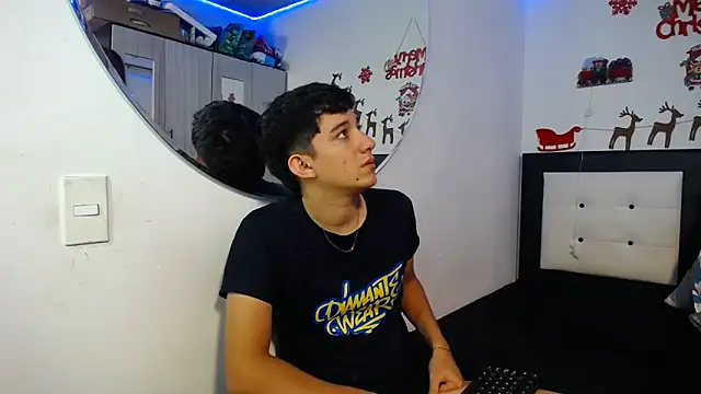 Snapshot of Dravith_Valery chatting on 12/17/25, 03:33 Dravith Valery online show from 12/17/25, 03:33