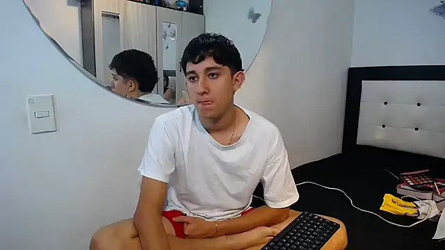 Snapshot of Dravith_Valery chatting on 11/19/25, 04:12 Dravith Valery online show from 11/19/25, 04:12