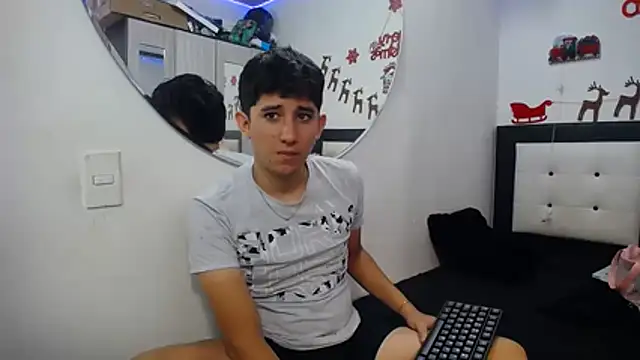 Snapshot of Dravith_Valery chatting on 12/18/25, 10:08 Dravith Valery online show from 12/18/25, 10:08