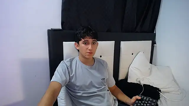 Snapshot of Dravith_Valery chatting on 02/17/26, 04:54 Dravith Valery online show from 02/17/26, 04:54