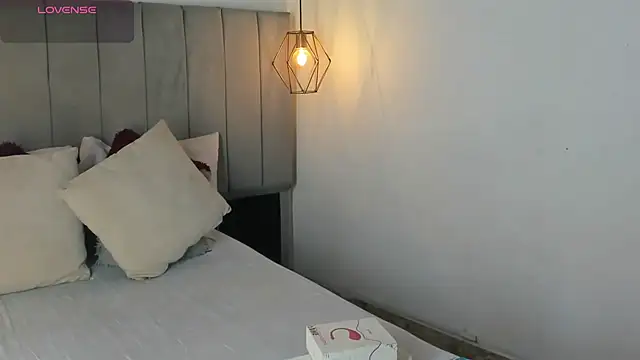 Pamela occoner  online show from 11/12/25, 05:06