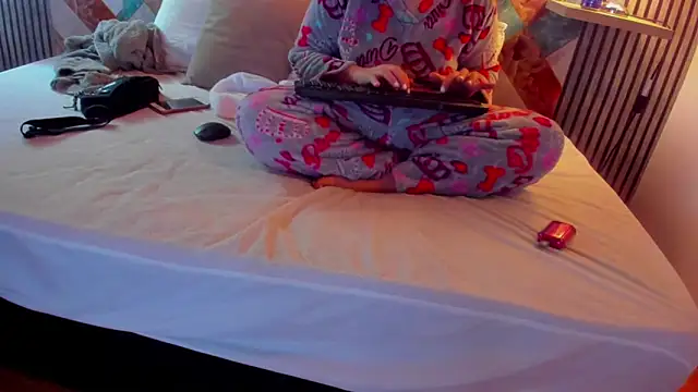 Snapshot of Diosadelchat chatting on 11/17/25, 03:43 Diosadelchat online show from 11/17/25, 03:43