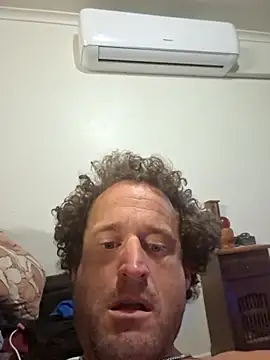 Snapshot of shainnfk chatting on 10/15/25, 04:15 shainnfk online show from 10/15/25, 04:15