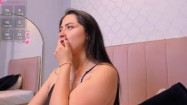 JuliethCruz  online show from 03/09/26, 06:00