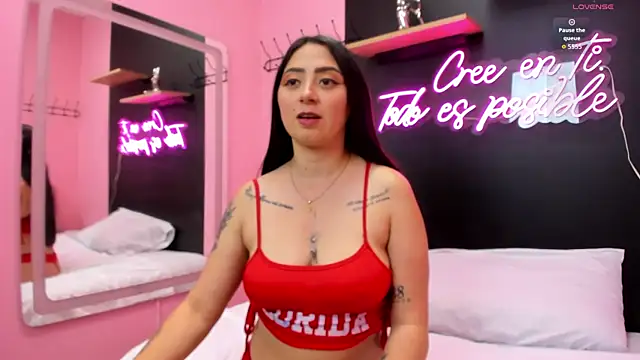 JuliethCruz  online show from 11/19/25, 05:02