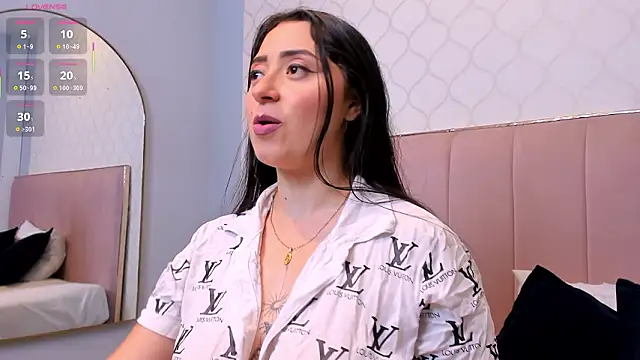 JuliethCruz  online show from 03/12/26, 05:39