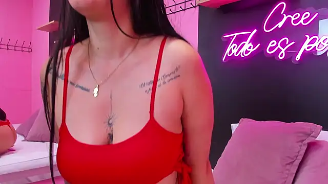 JuliethCruz  online show from 10/28/25, 06:07