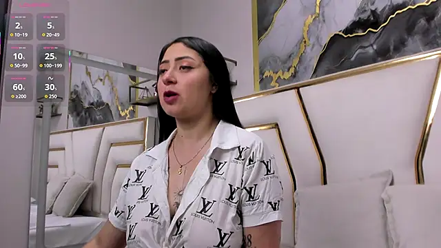 JuliethCruz  online show from 10/25/25, 05:46