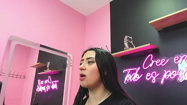 JuliethCruz  online show from 12/16/25, 07:40