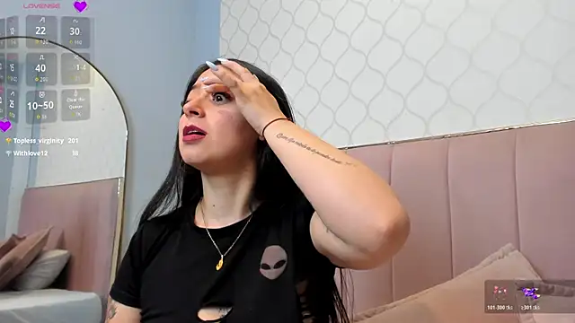 JuliethCruz  online show from 04/18/26, 07:58