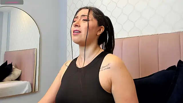 JuliethCruz  online show from 03/15/26, 06:48