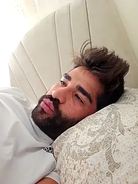 Snapshot of ogiday124 chatting on 11/02/25, 11:26 ogiday124 online show from 11/02/25, 11:26