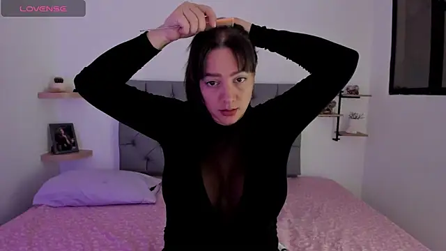 Snapshot of Saraarouusee chatting on 02/14/26, 03:12 Saraarouusee online show from 02/14/26, 03:12