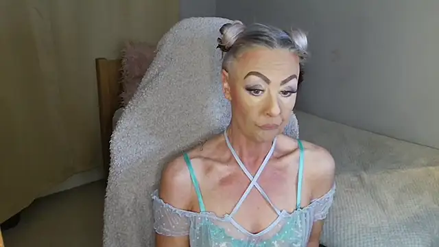 TheOGMiaMystique online show from 05/27/26, 08:49