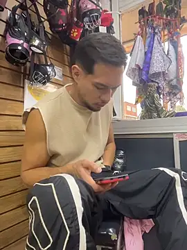 Leonardmoppet online show from 12/15/25, 10:37