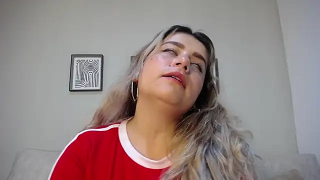 Sweet Bella Valery online show from 11/24/25, 10:10