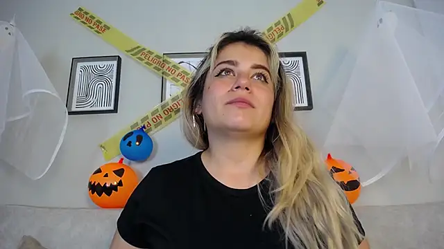 Sweet Bella Valery online show from 10/30/25, 10:06