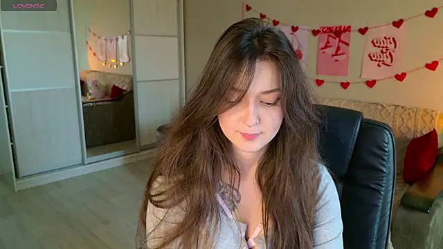 Snapshot of BellaSink chatting on 10/25/25, 05:06 BellaSink online show from 10/25/25, 05:06