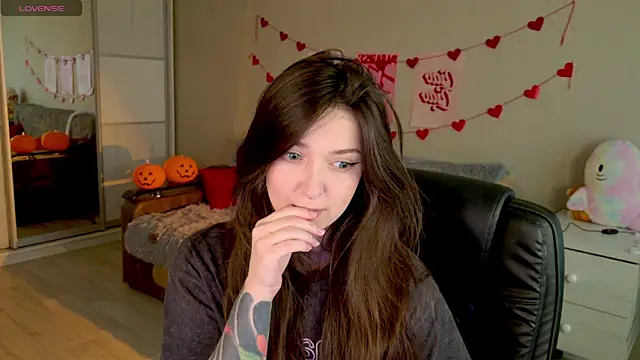 Snapshot of BellaSink chatting on 11/07/25, 05:34 BellaSink online show from 11/07/25, 05:34